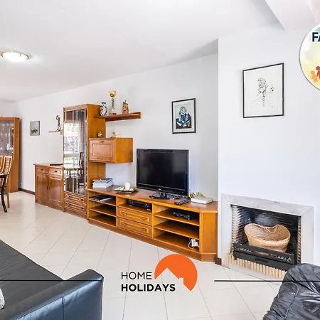 #047 Families Only - Almond Tree By Holidays 別荘